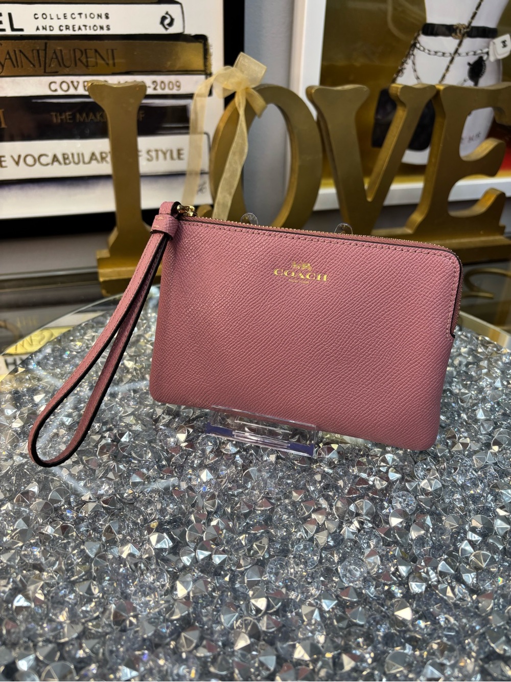 Coach Corner Zip Wristlet in crossgrain leather EUC